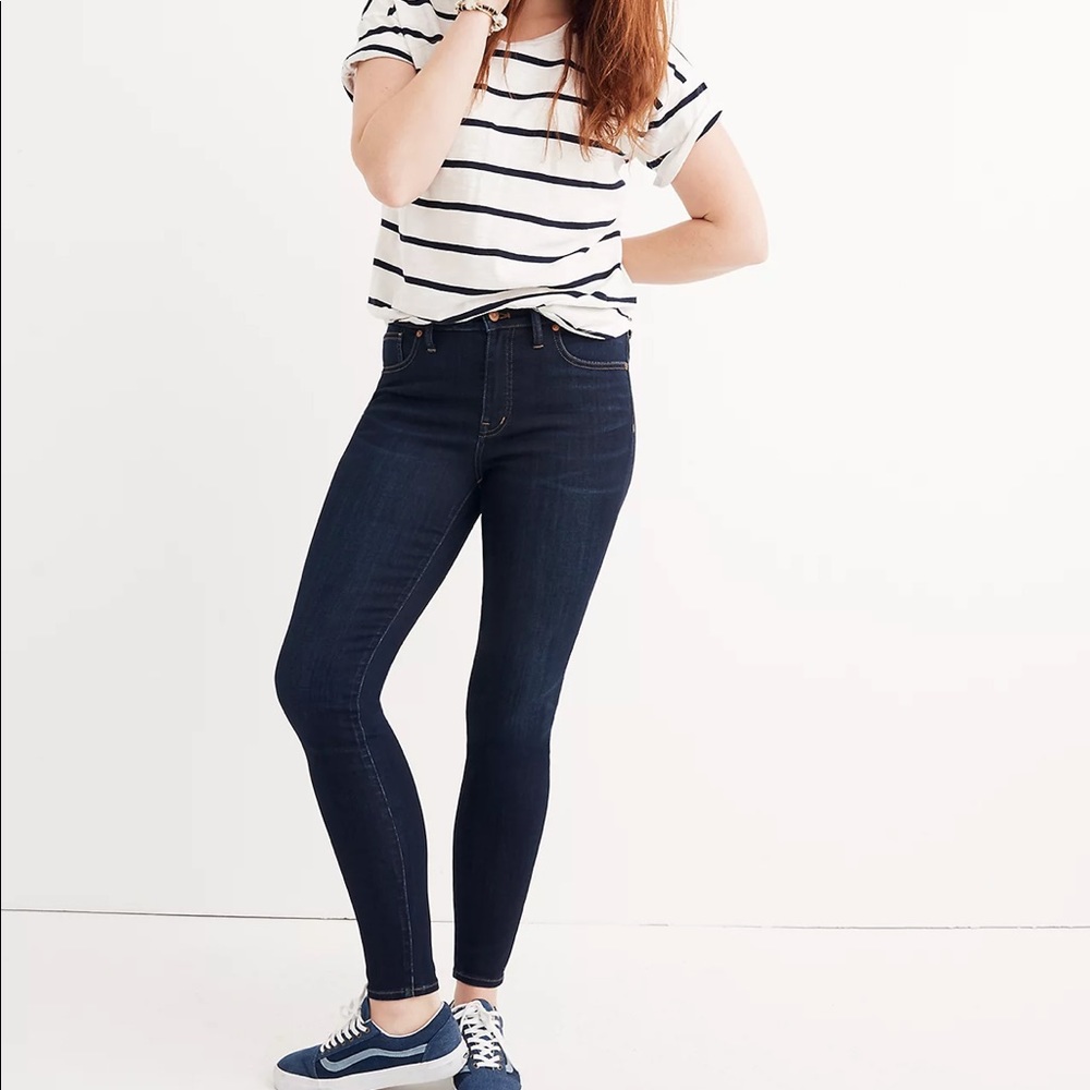 NWT 9” Mid-Rise Skinny in Larkspur Wash